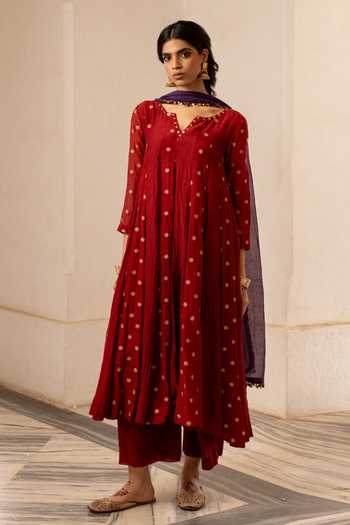 Nimbu Mirchi_Red Chanderi, Silk, Viscose V-neck Tara Embroidered Kurta Set _at_Aza_Fashions