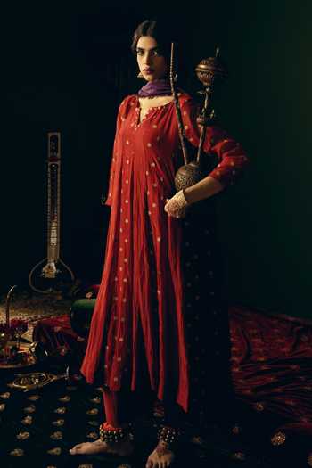 Nimbu Mirchi_Red Chanderi, Silk, Viscose V-neck Tara Embroidered Kurta Set _Online