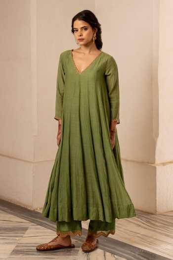 Buy_Nimbu Mirchi_Olive Green Chanderi, Viscose, Silk V-neck, Yes Myra Pleated Kurta Set _at_Aza_Fashions