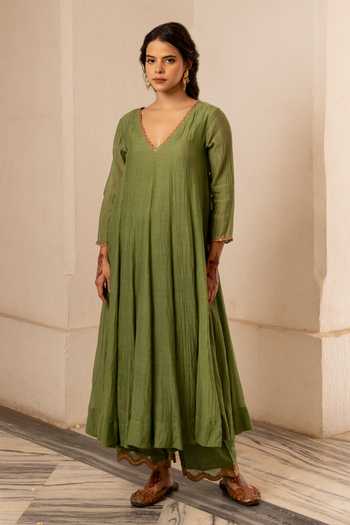Buy_Nimbu Mirchi_Olive Green Chanderi, Viscose, Silk V-neck, Yes Myra Pleated Kurta Set _Online_at_Aza_Fashions