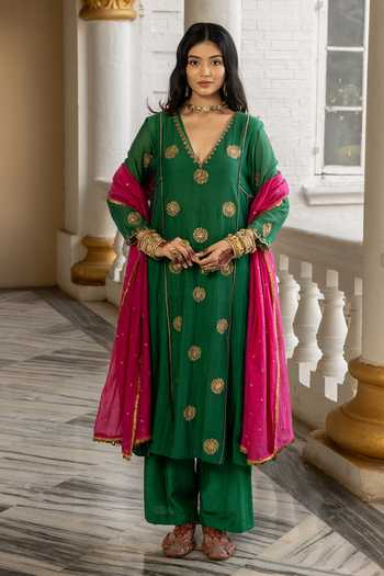 Buy_Nimbu Mirchi_Green Chanderi, Silk, Viscose V-neck, Yes Zara Embroidered Kurta Set _at_Aza_Fashions