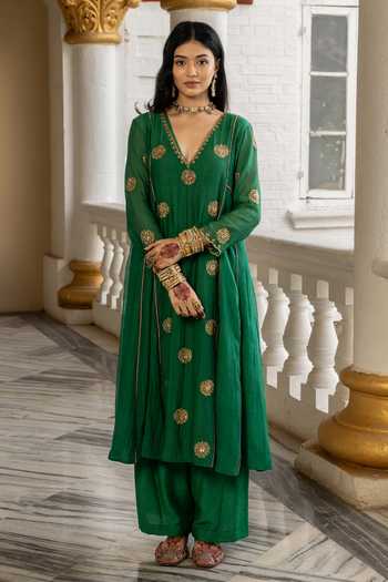 Buy_Nimbu Mirchi_Green Chanderi, Silk, Viscose V-neck, Yes Zara Embroidered Kurta Set _Online_at_Aza_Fashions