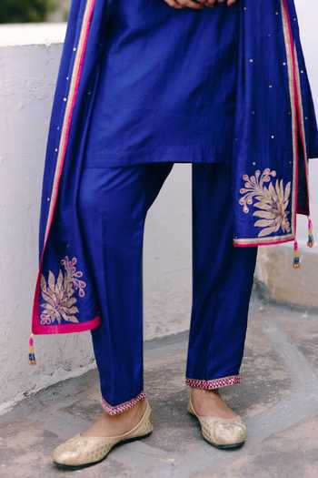 Pink City By Sarika_Blue Silk Round Neck Neel Mor Embroidered Kurta Set _Online_at_Aza_Fashions