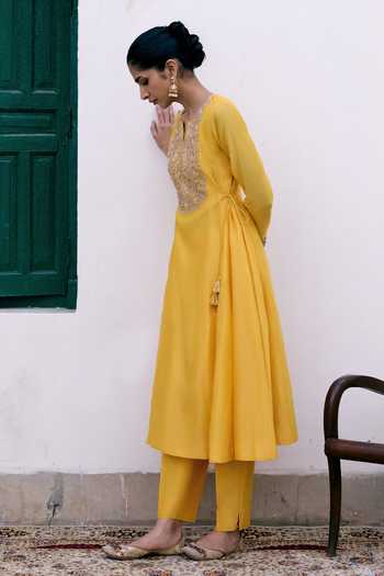 Buy_Pink City By Sarika_Yellow Silk, Chanderi, Organza Round Sunlit Heirloom Embroidered Anarkali Set _Online_at_Aza_Fashions