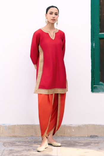 Pink City By Sarika_Red Silk Split V-neck, Yes Zari Embroidered Kurta Set _Online_at_Aza_Fashions