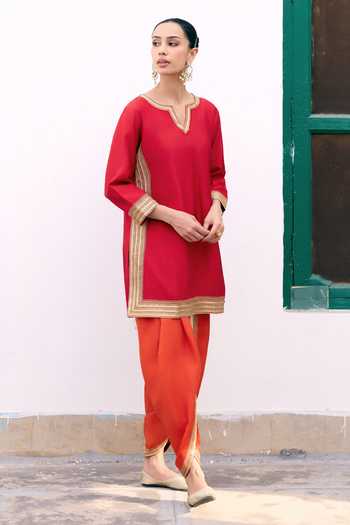 Buy_Pink City By Sarika_Red Silk Split V-neck, Yes Zari Embroidered Kurta Set _Online_at_Aza_Fashions