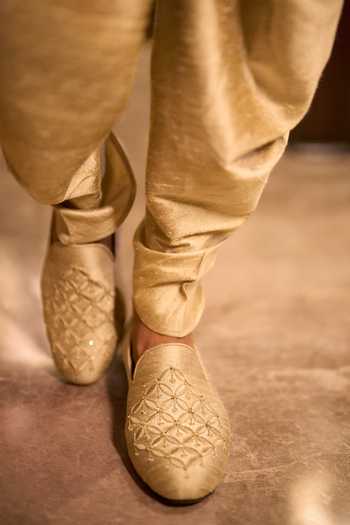 Seema Gujral_Gold Silk Raw Embroidered Sherwani Set _Online_at_Aza_Fashions