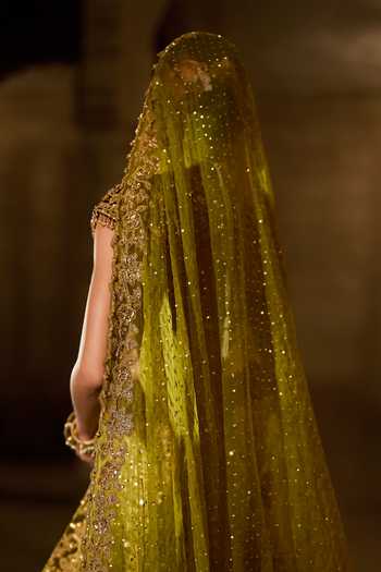 Seema Gujral_Green Velvet, Organza Sweetheart Neck Zardozi Work Bridal Lehenga Set _Online_at_Aza_Fashions