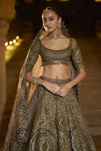 Buy_Seema Gujral_Green Velvet, Organza, Tissue Scoop Neck Moss Applique Bridal Lehenga Set _Online_at_Aza_Fashions