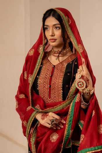 Buy_Nimbu Mirchi_Black Chanderi V-neck Fatima Embroidered Kurta Sharara Set 