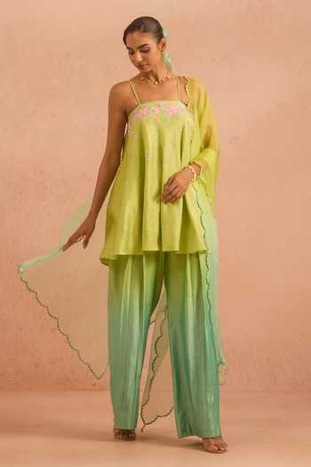 Buy_Tarini Vij_Green Chanderi, Organza Square Neck Nurani Ombre Kurta Set _at_Aza_Fashions