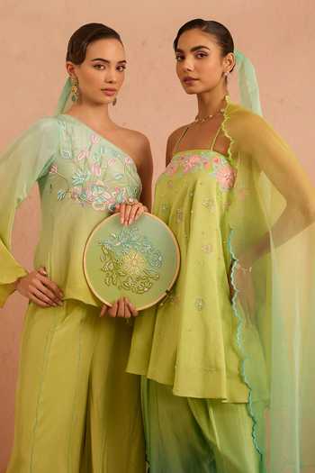 Shop_Tarini Vij_Green Chanderi, Organza Square Neck Nurani Ombre Kurta Set _Online_at_Aza_Fashions