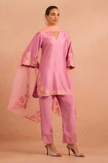 Buy_Tarini Vij_Purple Chanderi, Organza V-neck, Yes Ruh Floral Embroidered Kurta Set _Online_at_Aza_Fashions