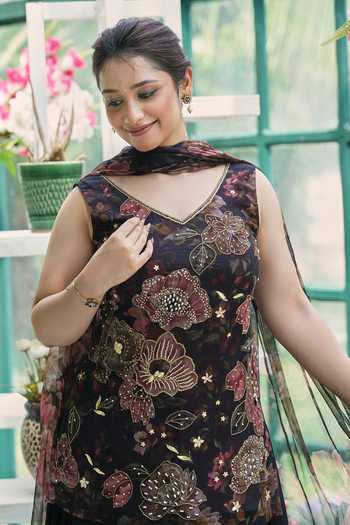 Buy_House Of Akshata_Black V-neck, Yes Bloom Embellished Kurta Sharara Set _Online_at_Aza_Fashions