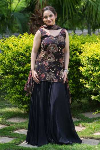 Shop_House Of Akshata_Black V-neck, Yes Bloom Embellished Kurta Sharara Set _at_Aza_Fashions
