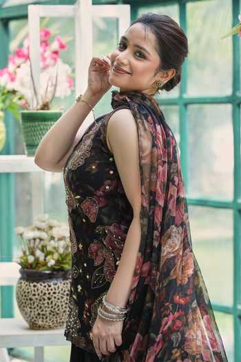 Buy_House Of Akshata_Black V-neck, Yes Bloom Embellished Kurta Sharara Set 