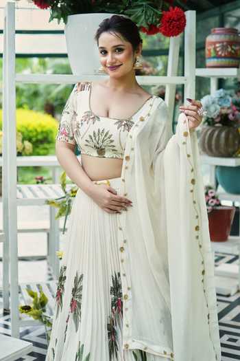 Buy_House Of Akshata_White Georgette Sweetheart Neck Ivory Botanical Pleated Lehenga Set _Online_at_Aza_Fashions