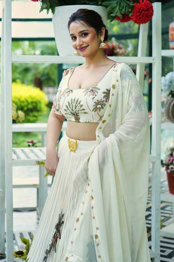 Shop_House Of Akshata_White Georgette Sweetheart Neck Ivory Botanical Pleated Lehenga Set _Online_at_Aza_Fashions
