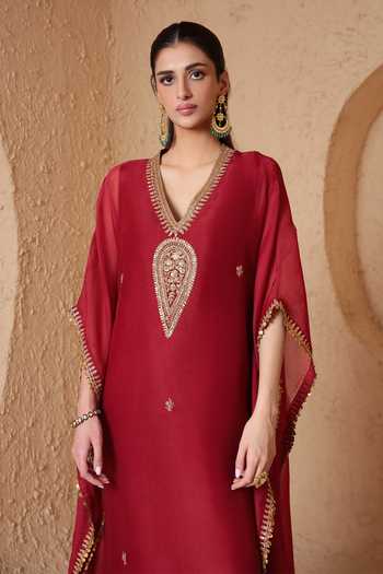 Label Niti Bothra_Maroon Organza V-neck Mehrang Kaftan _Online_at_Aza_Fashions