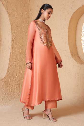 Label Niti Bothra_Peach Silk, Organza, Tencel Split V-neck Mehrang Kurta Set _Online_at_Aza_Fashions