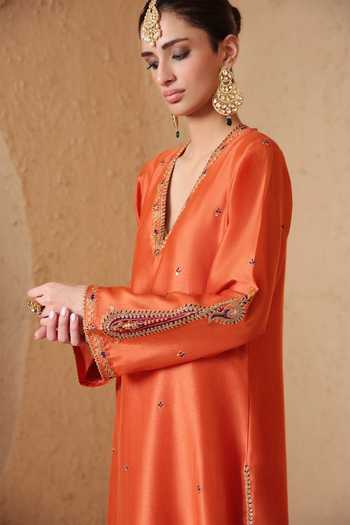 Label Niti Bothra_Orange Silk, Chanderi, Tencel, Kota Doria V-neck Mehrang Applique Kurta Set _Online_at_Aza_Fashions
