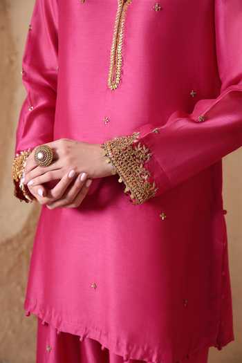 Label Niti Bothra_Pink Silk, Organza, Chanderi, Tencel V-neck, Yes Mehrang Short Kurta Set _Online_at_Aza_Fashions