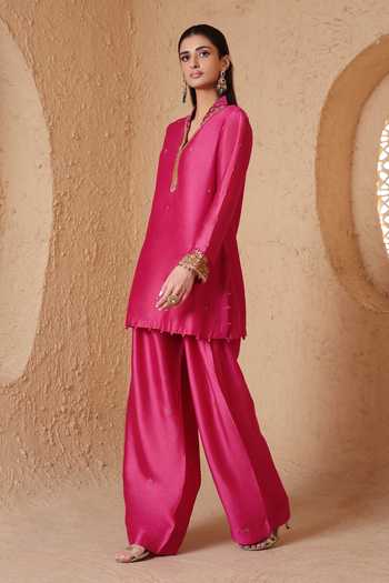 Buy_Label Niti Bothra_Pink Silk, Organza, Chanderi, Tencel V-neck, Yes Mehrang Short Kurta Set _Online_at_Aza_Fashions