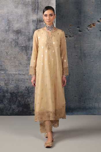 Label Niti Bothra_Ivory Silk, Chanderi, Kota Doria Keyhole Neck, Mehrang Embroidered Kurta Set _Online_at_Aza_Fashions