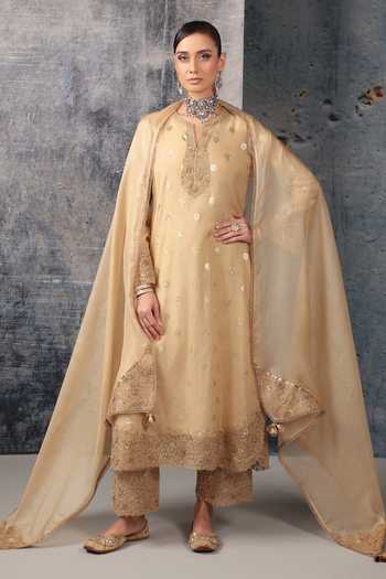 Buy_Label Niti Bothra_Ivory Silk, Chanderi, Kota Doria Keyhole Neck, Mehrang Embroidered Kurta Set _at_Aza_Fashions