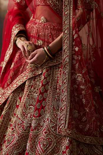 ANGAD SINGH_Red Silk Sweetheart Neck Chenab Embroidered Bridal Lehenga Set _Online