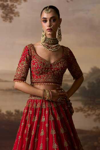 Buy_ANGAD SINGH_Red Silk Sweetheart Neck Jyot Raw Bridal Lehenga Set _Online_at_Aza_Fashions