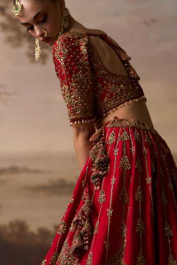 Shop_ANGAD SINGH_Red Silk Sweetheart Neck Jyot Raw Bridal Lehenga Set _Online_at_Aza_Fashions