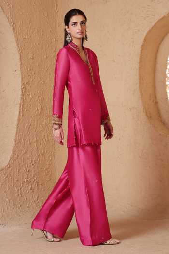 Shop_Label Niti Bothra_Pink Silk, Organza, Chanderi, Tencel V-neck, Yes Mehrang Short Kurta Set _Online_at_Aza_Fashions