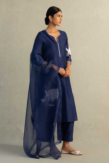 Buy_Charkhee_Blue Chanderi, Organza Split V-neck, Yes Floral Patchwork Embroidered Kurta Set 