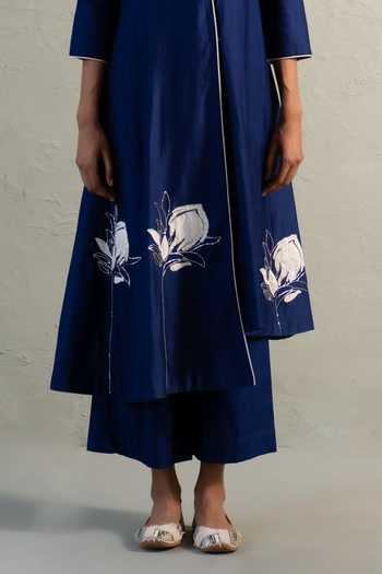 Buy_Charkhee_Blue Chanderi, Organza V-neck, Yes Border Embroidered Kurta Set _Online_at_Aza_Fashions