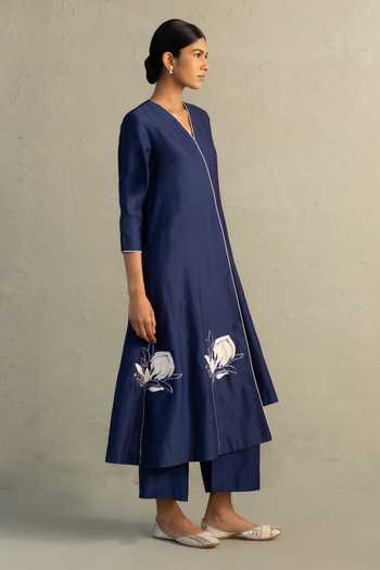 Buy_Charkhee_Blue Chanderi, Organza V-neck, Yes Border Embroidered Kurta Set 