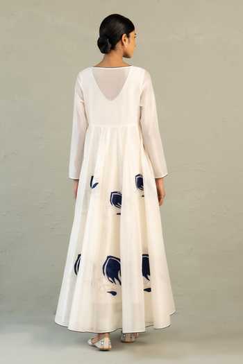 Shop_Charkhee_Ivory Chanderi, Cotton, Organza Leaf Patchwork Embroidered Anarkali Pant Set _at_Aza_Fashions