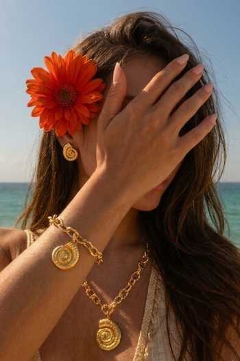 Buy_Arvino_Gold Plated Coral Shell Pendant Necklace Set _at_Aza_Fashions