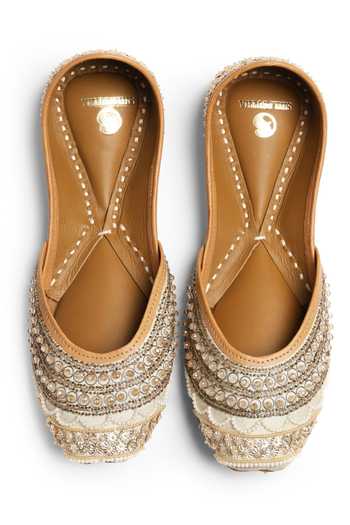 Shop_Shilpsutra_Gold Guilt Juttis _at_Aza_Fashions