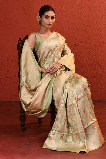 Vishwa By Pinki Sinha_Green Silk Handwoven Saree With Running Blouse _Online_at_Aza_Fashions
