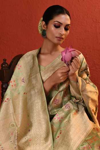 Vishwa By Pinki Sinha_Green Silk Handwoven Saree With Running Blouse _at_Aza_Fashions