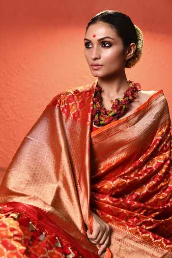 Vishwa By Pinki Sinha_Red Silk Rangkaat Woven Saree With Running Blouse _at_Aza_Fashions