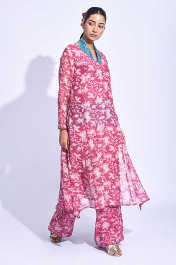 Buy_Jayati Goenka_Pink Chanderi Silk V-neck, Yes Sangria Mori Printed Kurta Set _Online_at_Aza_Fashions