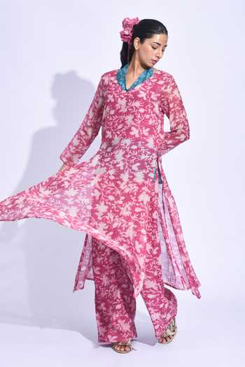 Shop_Jayati Goenka_Pink Chanderi Silk V-neck, Yes Sangria Mori Printed Kurta Set _Online_at_Aza_Fashions