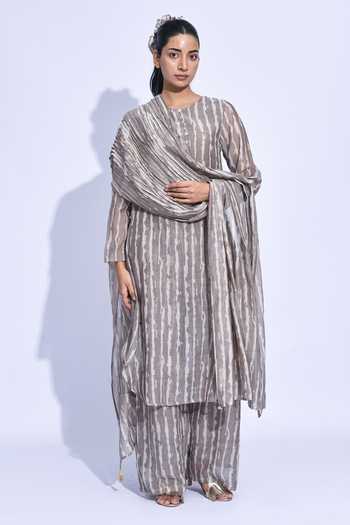 Buy_Jayati Goenka_Grey Chanderi Silk Round Neck, Yes Shima Printed Kurta Set _at_Aza_Fashions