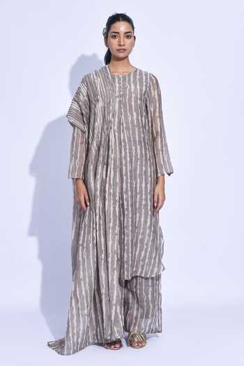 Buy_Jayati Goenka_Grey Chanderi Silk Round Neck, Yes Shima Printed Kurta Set 