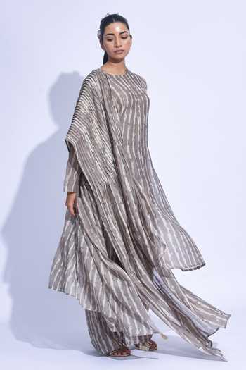 Jayati Goenka_Grey Chanderi Silk Round Neck, Yes Shima Printed Kurta Set _Online
