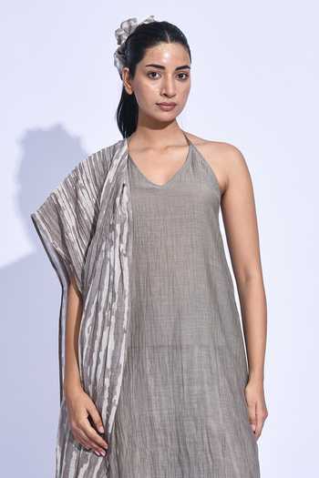 Jayati Goenka_Grey Chanderi Silk Halter Neck Ash Shima Kurta Pant Set _Online_at_Aza_Fashions
