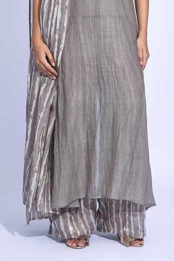 Jayati Goenka_Grey Chanderi Silk Halter Neck Ash Shima Kurta Pant Set _at_Aza_Fashions