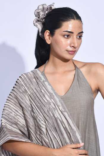 Buy_Jayati Goenka_Grey Chanderi Silk Halter Neck Ash Shima Kurta Pant Set 